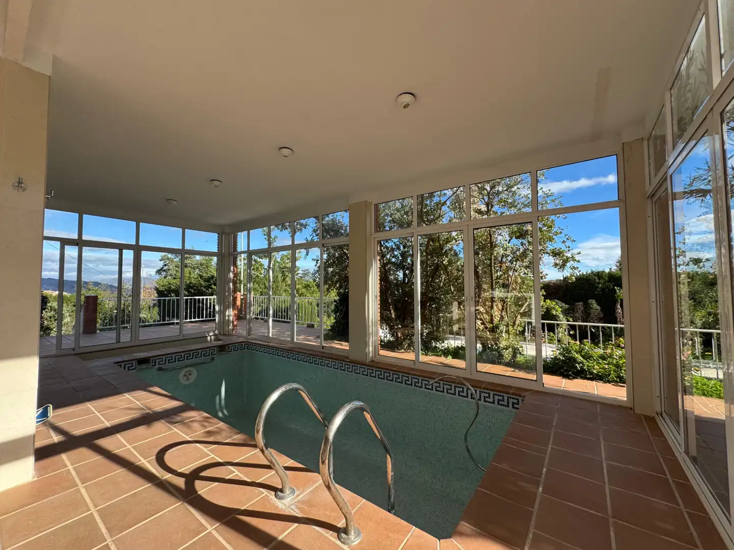 Piscina de Casa o xalet en venda en Alhaurín de la Torre amb Aire condicionat, Calefacció i Jardí privat