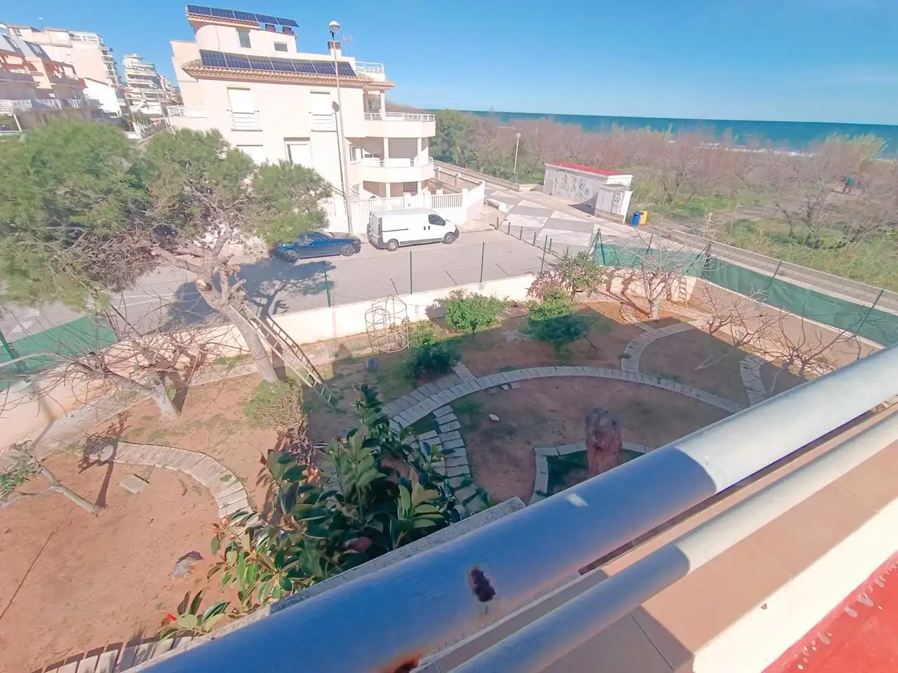 Vista exterior de Casa o xalet en venda en Oliva amb Aire condicionat, Jardí privat i Terrassa