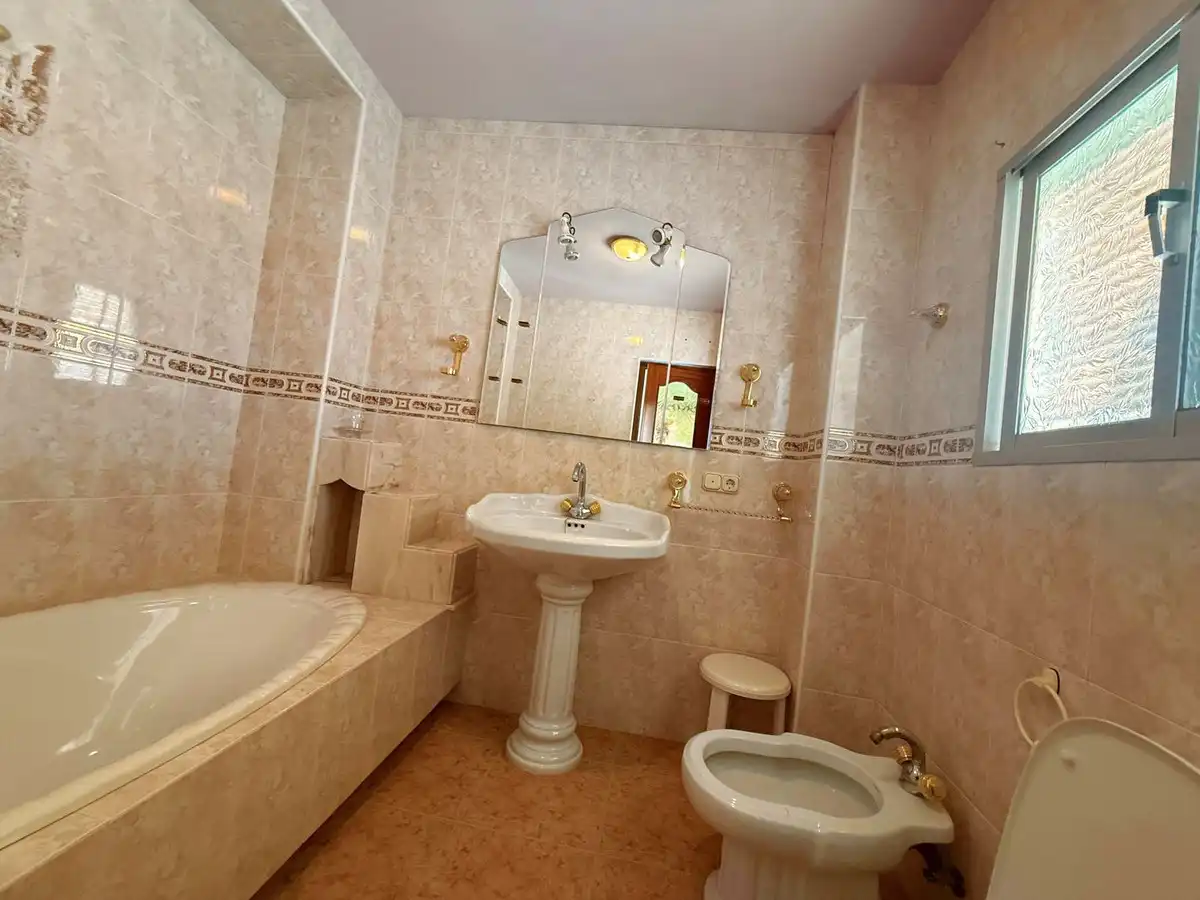 Baño de Casa adosada en venta en Benamejí con Jardín privado, Terraza y Trastero