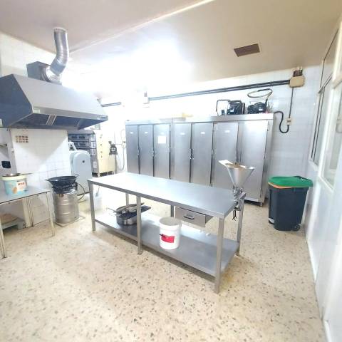 Local comercial en Venta en Calle Florencio Quintero en Cruz Roja