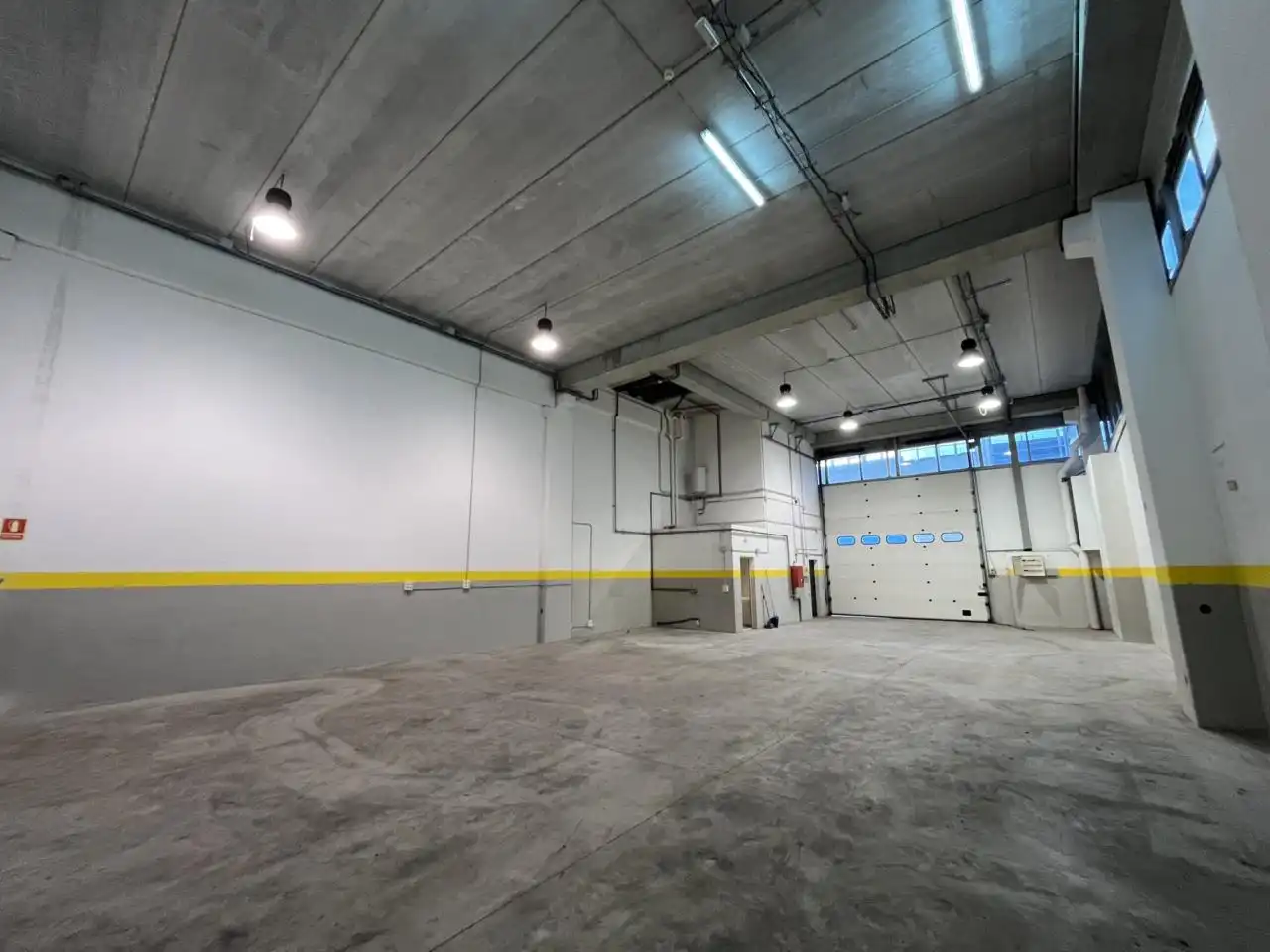 Fabrikhallen zur Miete in Badalona mit Heizung