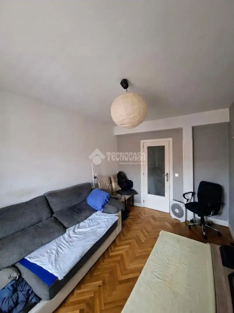 Sala d'estar de Pis en venda en Madrid amb Aire condicionat i Terrassa