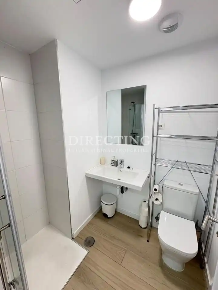 Baño de Piso de alquiler en Madrid con Aire acondicionado, Balcón y Piscina comunitaria