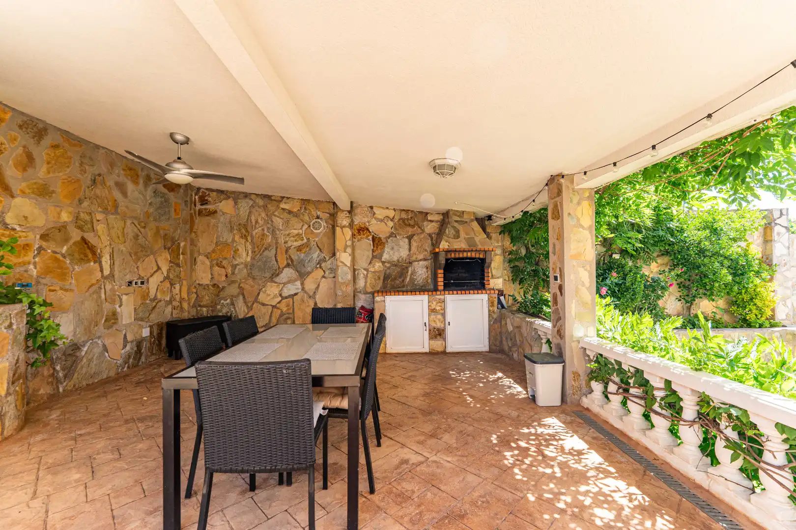 Terraza de Casa o chalet en venta en Serranillos del Valle con Aire acondicionado, Calefacción y Jardín privado