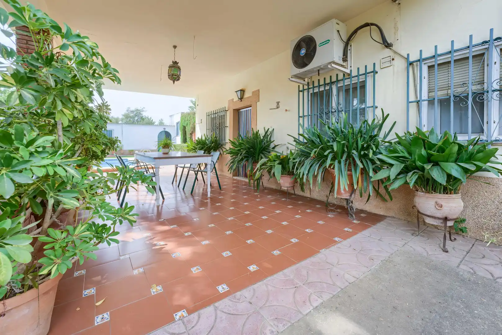 Terrassa de Casa o xalet en venda en Carmona amb Jardí privat, Terrassa i Piscina