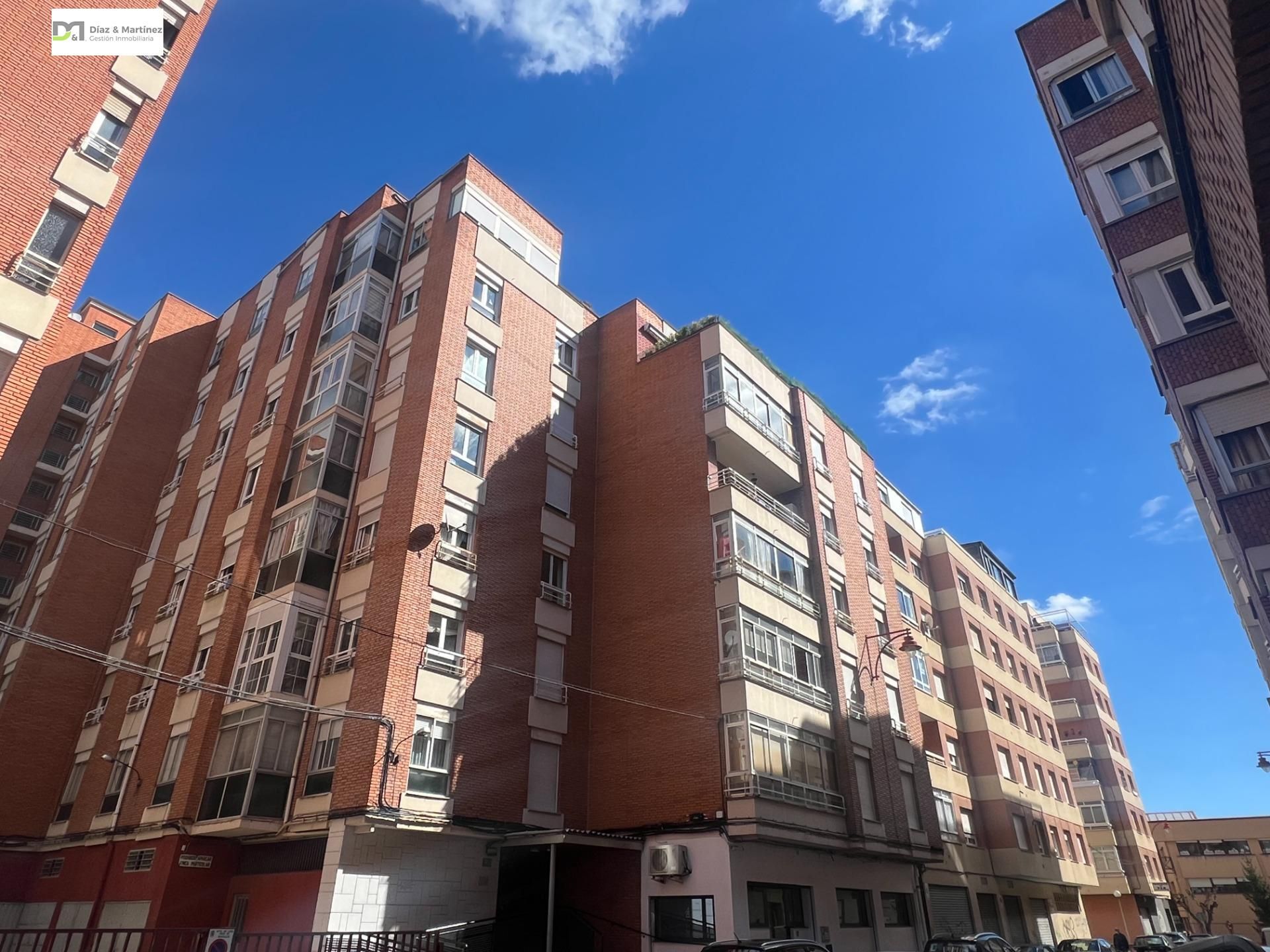 Exterior view of Flat for sale in León Capital   with Heating and Terrace