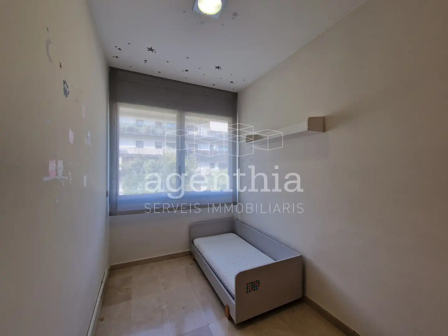Schlafzimmer von Wohnung zum Verkauf in Girona mit Klimaanlage, Heizung und Terrasse