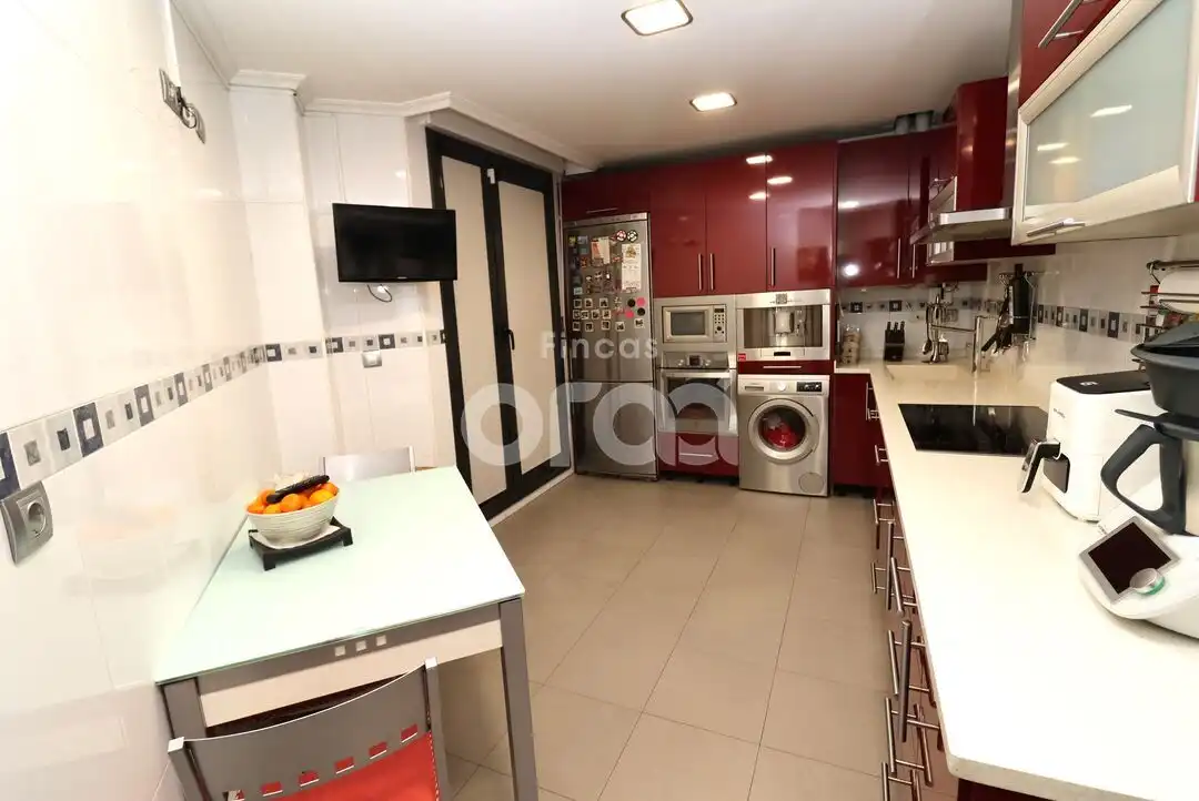 Cocina de Piso en venta en Santurtzi  con Calefacción y Balcón