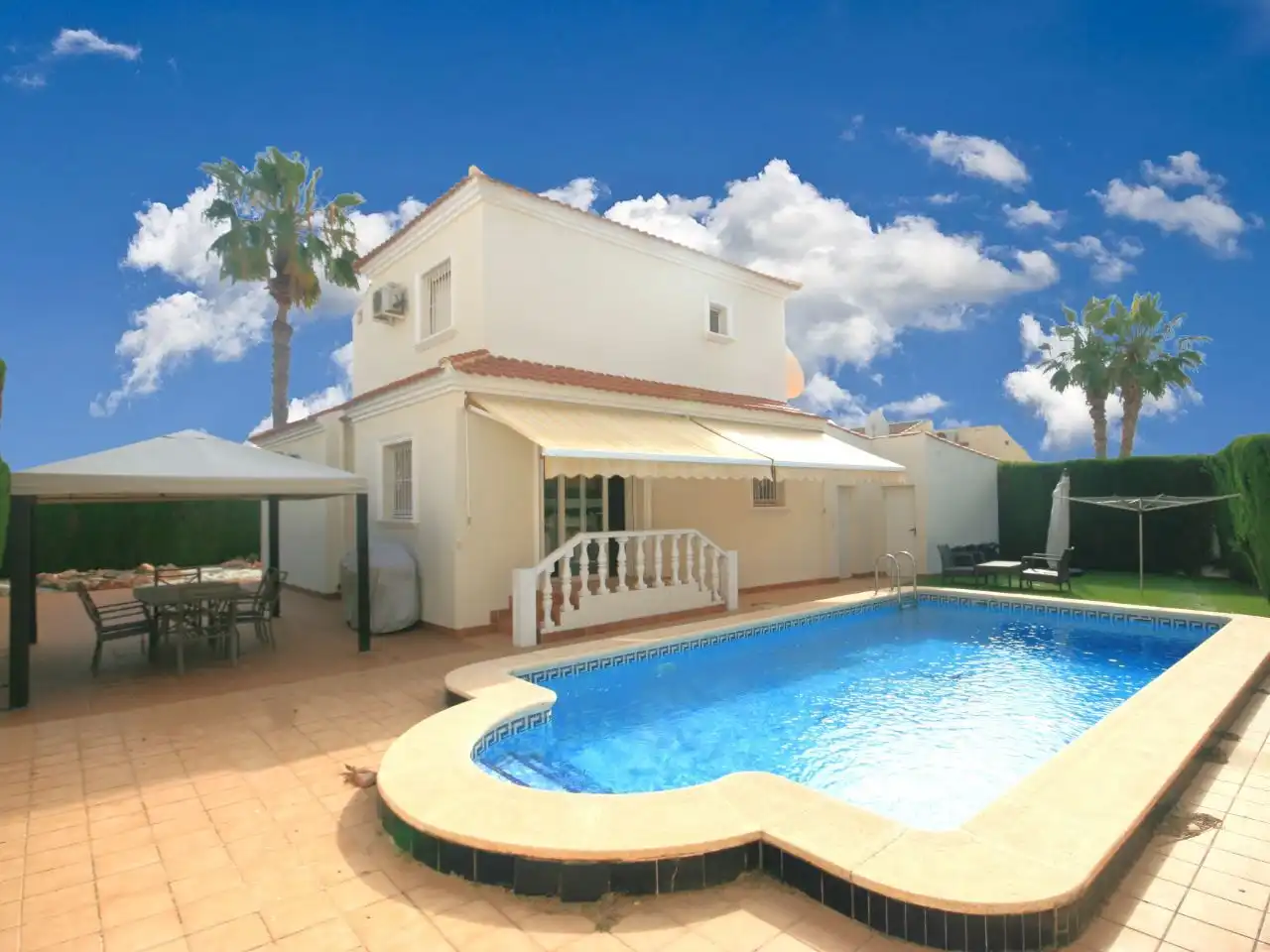 Vista exterior de Casa o chalet en venta en Orihuela con Aire acondicionado y Piscina