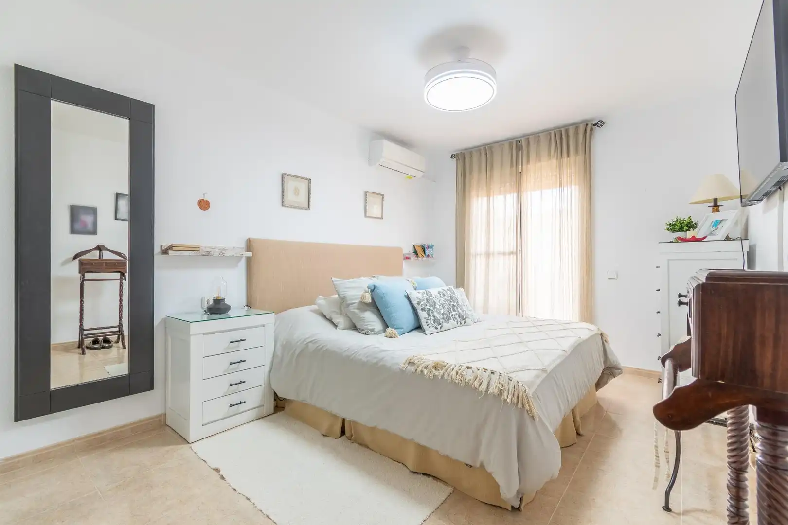 Habitación de Casa adosada en venta en Almería con Aire acondicionado, Calefacción y Terraza