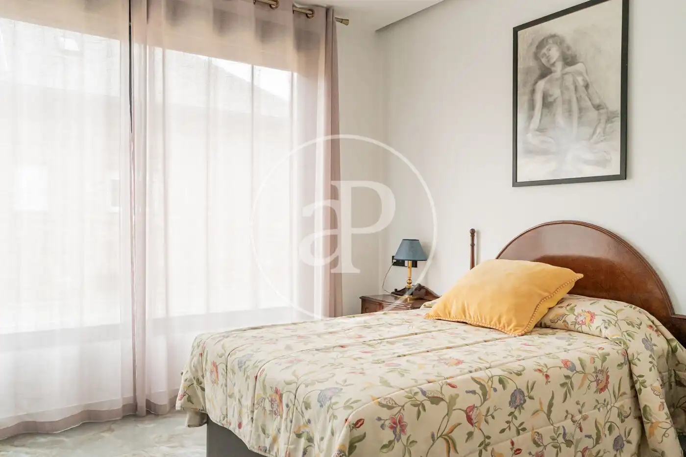 Habitación de Casa adosada en venta en Pozuelo de Alarcón con Aire acondicionado, Calefacción y Jardín privado