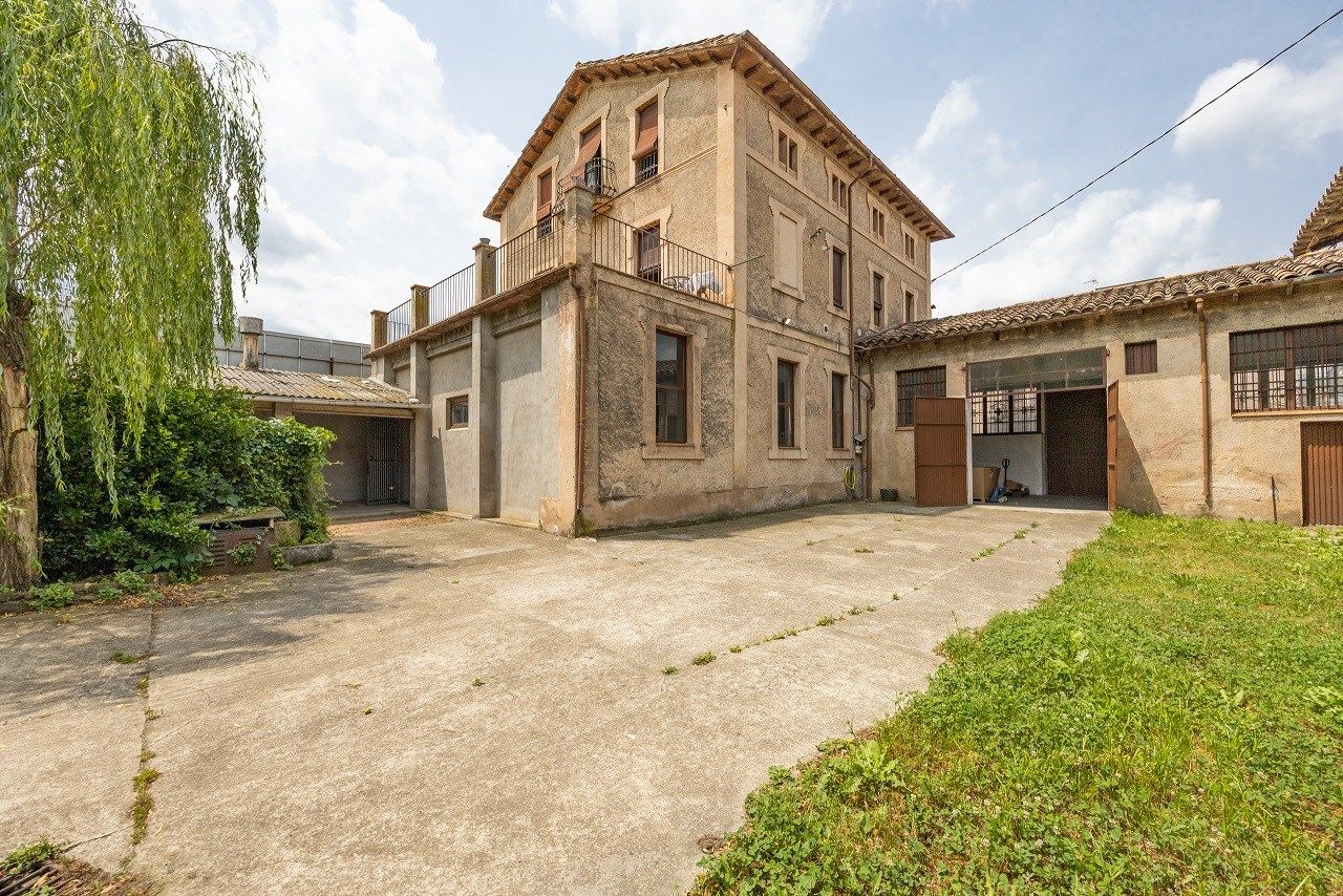 Exterior view of Country house for sale in La Vall d'en Bas  with Heating, Terrace and Storage room