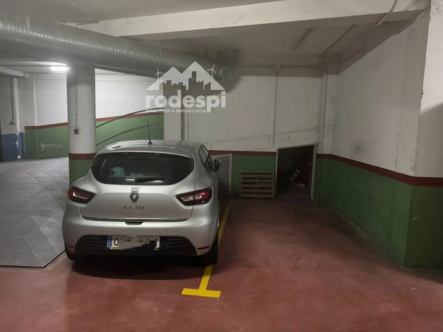 Parking de Piso de alquiler en Ourense Capital  con Trastero y Amueblado