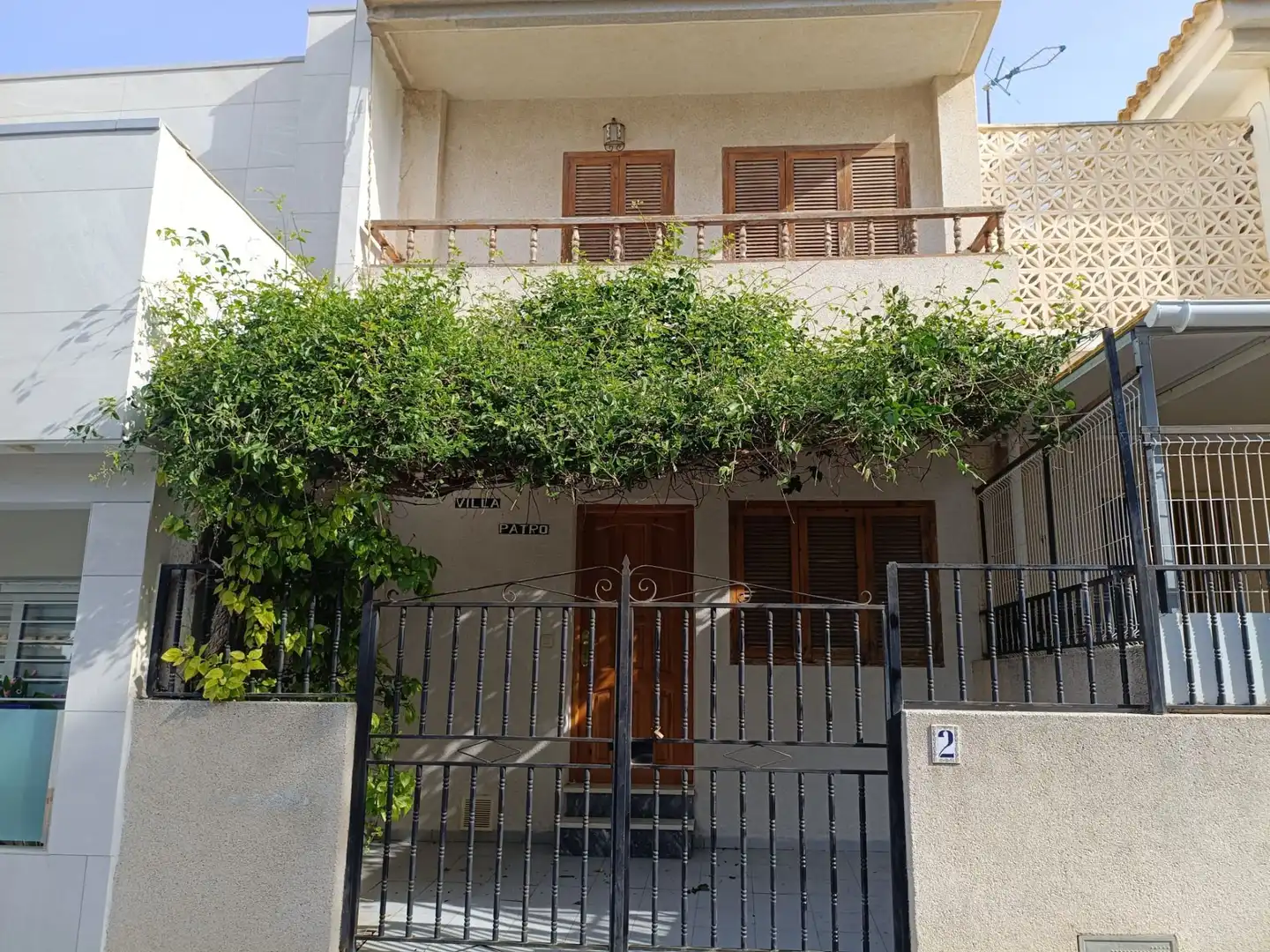 Vista exterior de Dúplex en venda en San Pedro del Pinatar amb Aire condicionat, Calefacció i Jardí privat