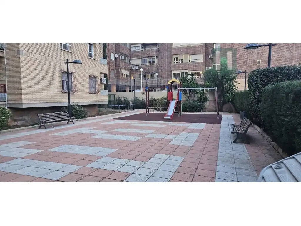 Piso en venta en Calle Ángel Bruna, Alameda