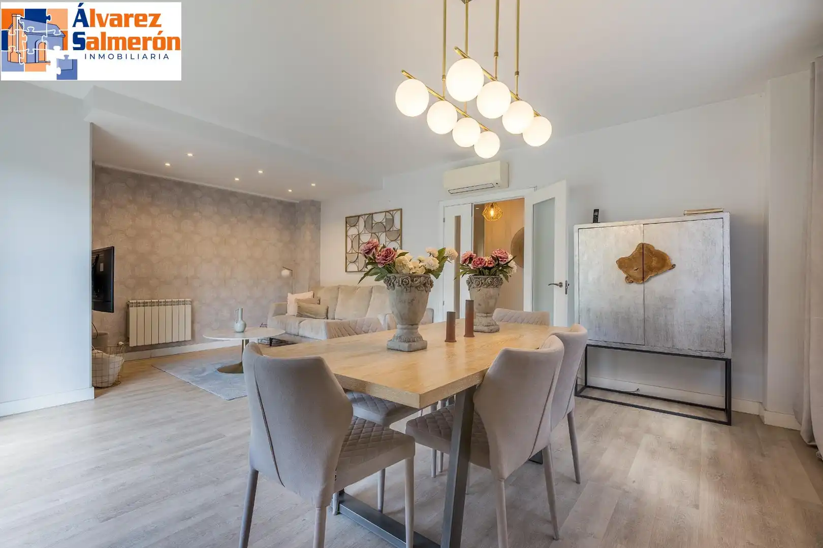 Esszimmer von Einfamilien-Reihenhaus zum Verkauf in Granada mit Privatgarten und Balkon