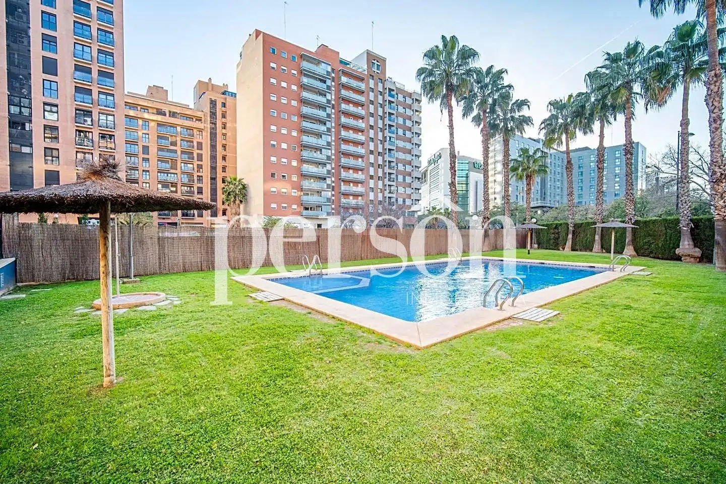 Swimming pool of Flat for rent in Valencia  with Air Conditioner, Heating and Private garden