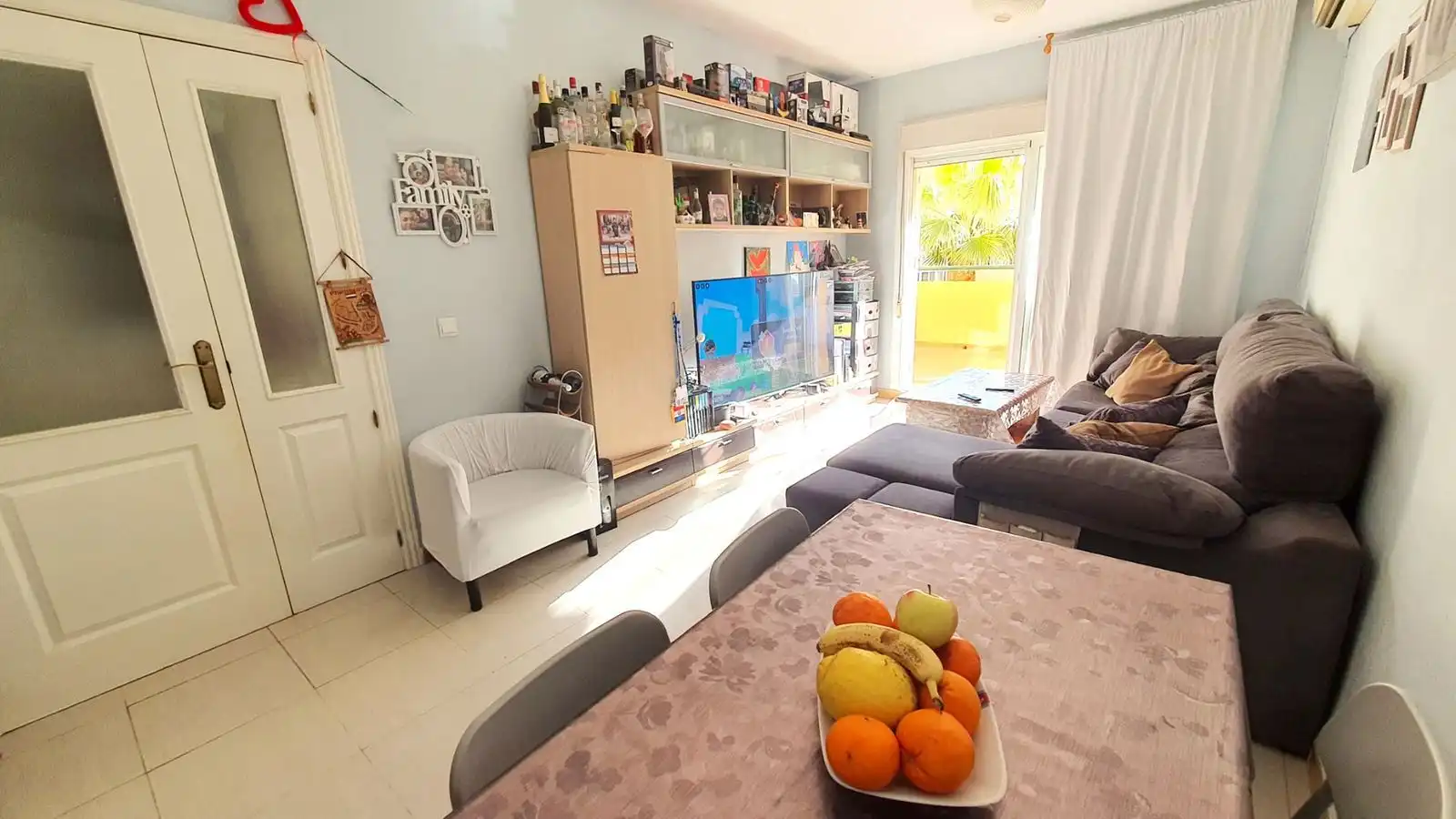 Sala de estar de Piso en venta en Fuengirola con Aire acondicionado, Terraza y Amueblado