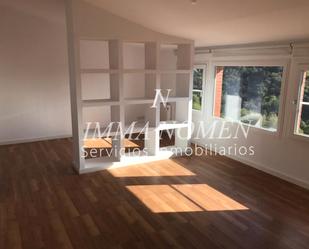 Living room of Attic to rent in  Barcelona Capital  with Parquet flooring and Terrace