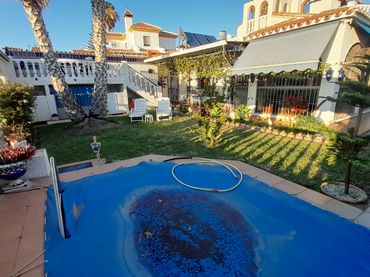Xalet amb piscina en venda a Calle Rocinante 2
