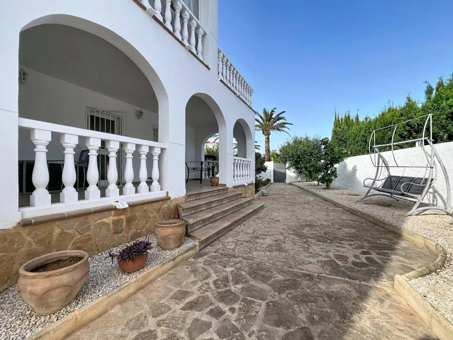 Vista exterior de Casa o xalet en venda en L'Alfàs del Pi amb Aire condicionat, Calefacció i Jardí privat