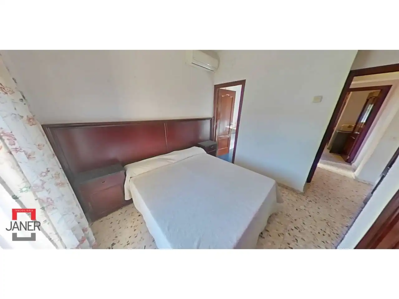 Dormitori de Casa o xalet en venda en Tomares amb Aire condicionat, Jardí privat i Terrassa