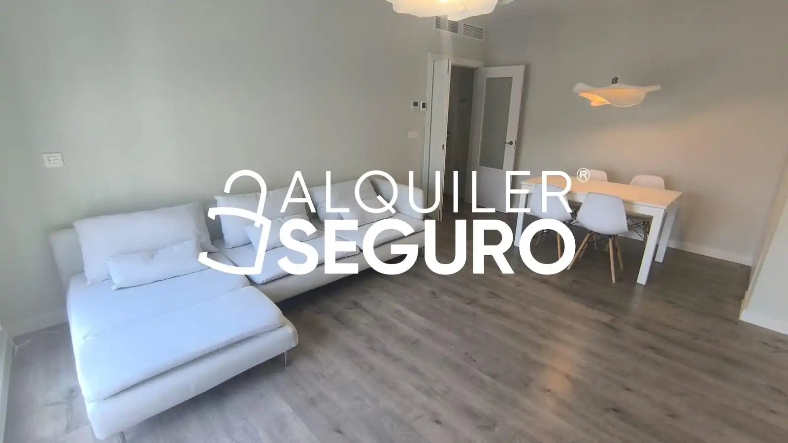 Sala d'estar de Pis de lloguer en Sevilla amb Aire condicionat, Traster i Piscina