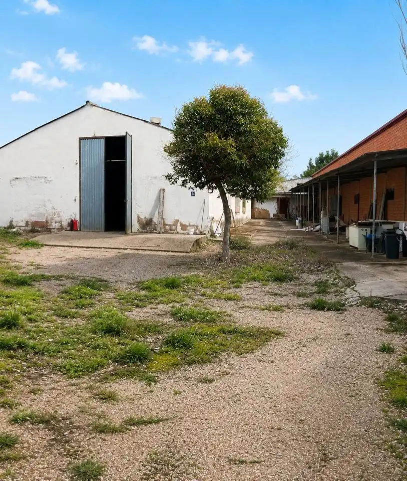 Vista exterior de Nau industrial en venda en Calatayud