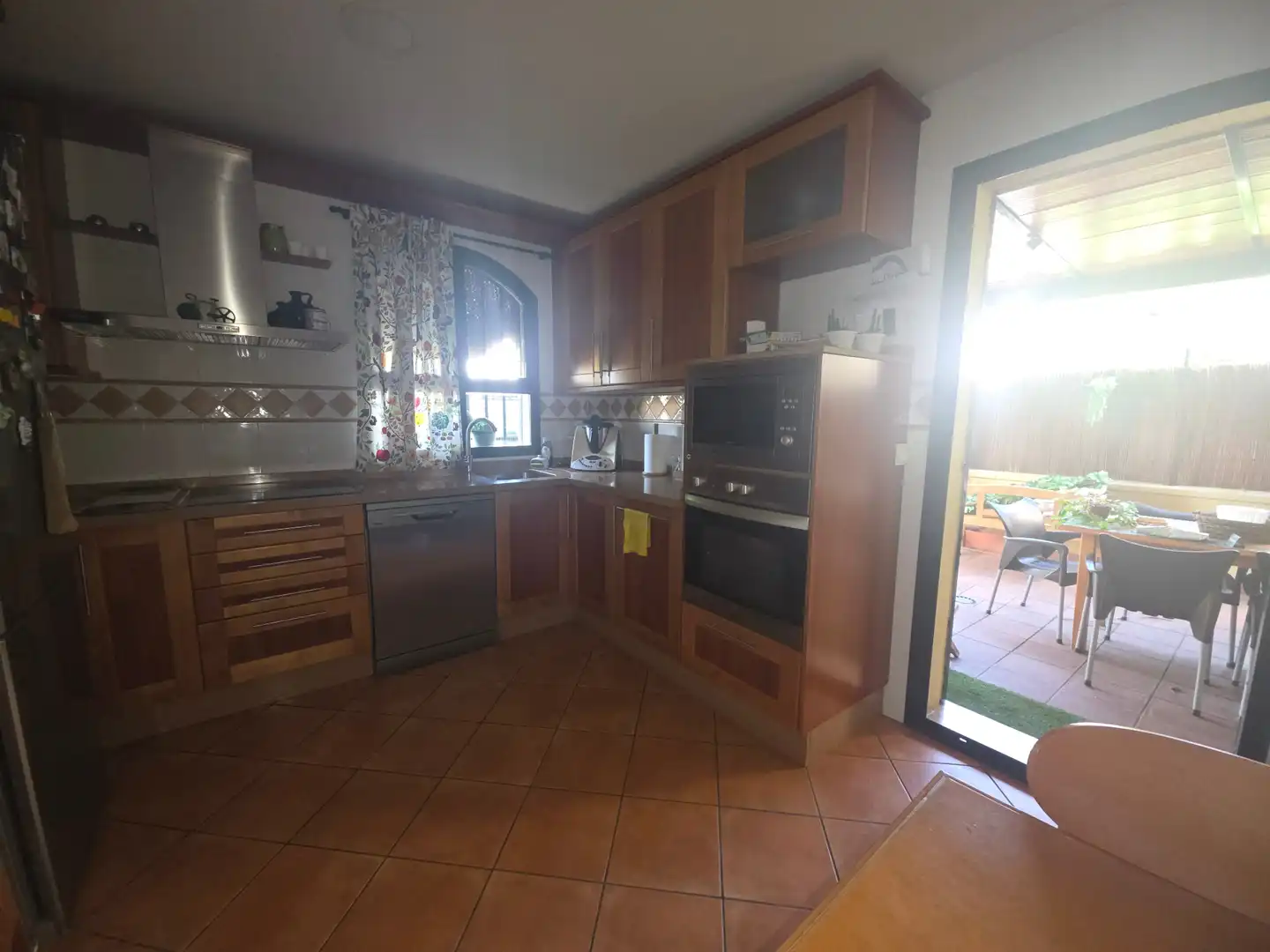Cocina de Casa adosada en venta en Montequinto con Aire acondicionado, Calefacción y Jardín privado