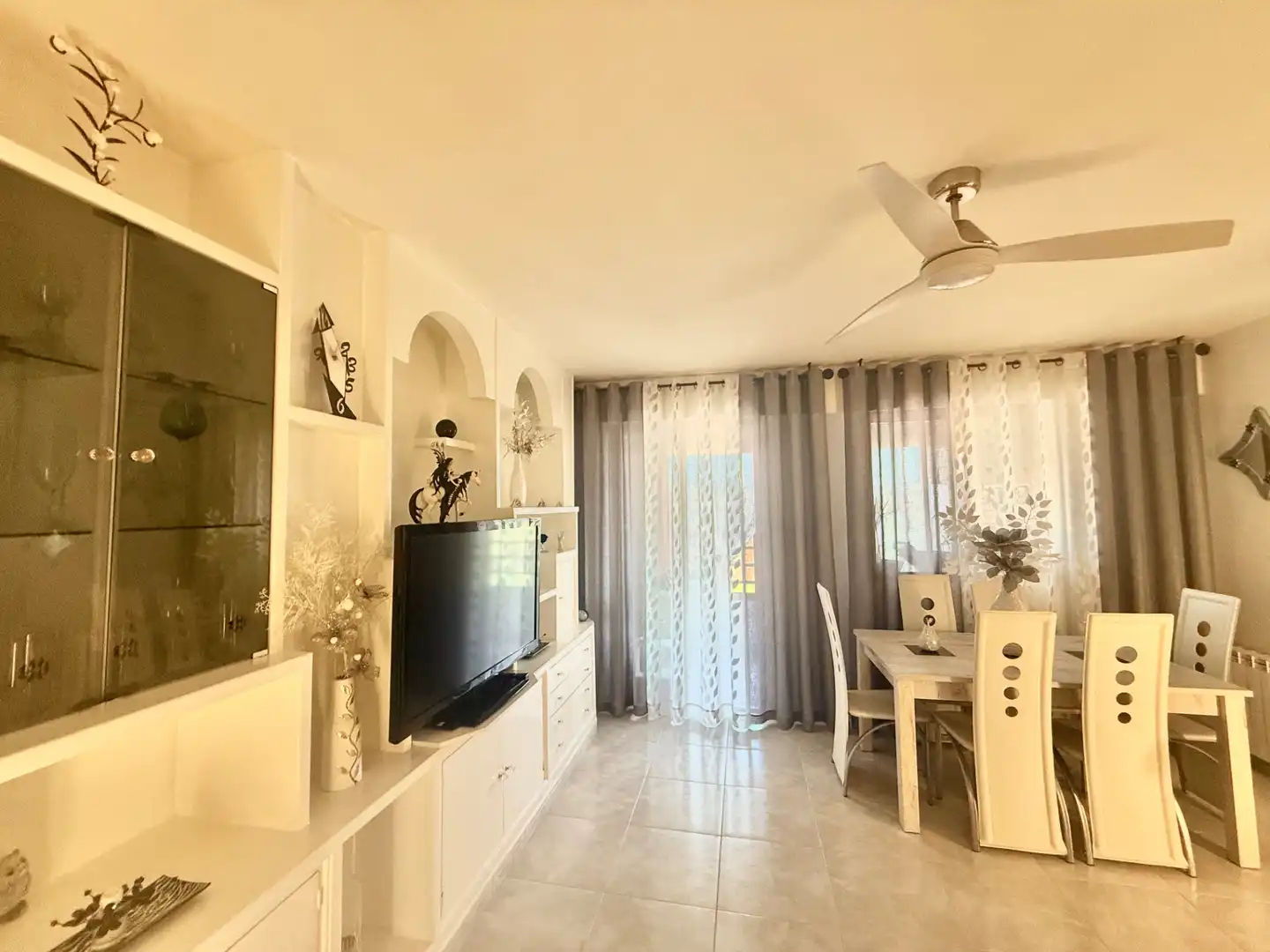 Living room of Flat for sale in Madrid  with Heating, Terrace and Furnished
