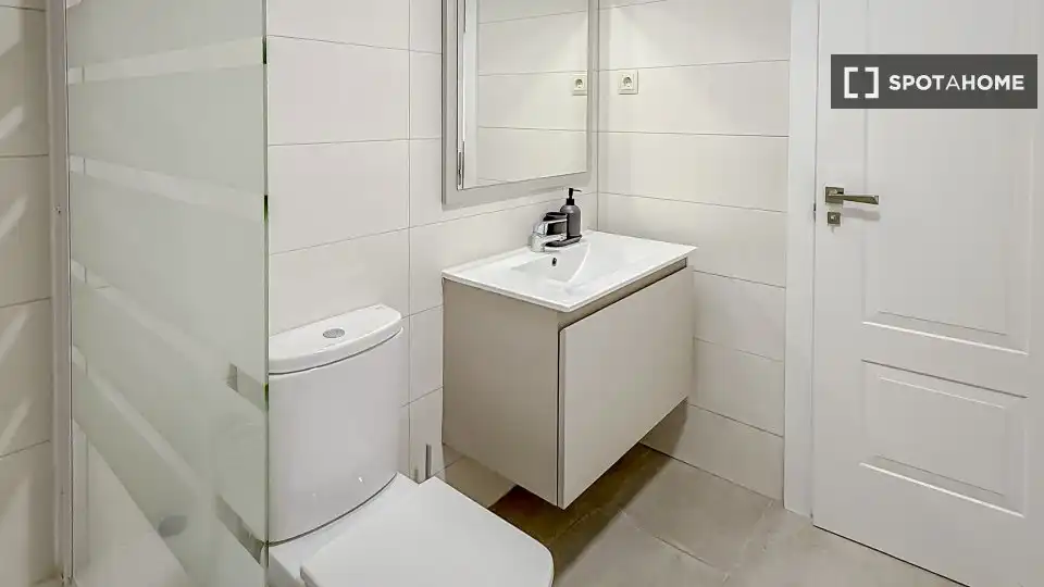 Baño de Piso de alquiler en Madrid con Aire acondicionado, Calefacción y Amueblado