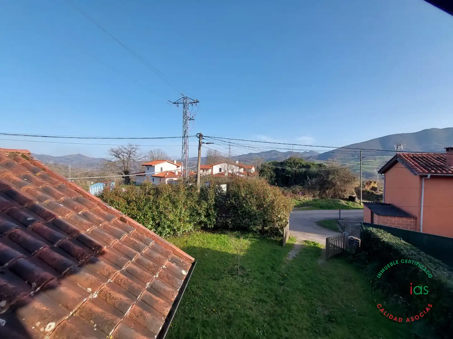 Vista exterior de Casa o xalet en venda en Parres amb Calefacció, Jardí privat i Terrassa