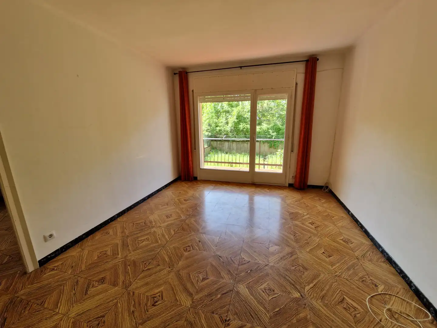 Sala d'estar de Pis en venda en Olot amb Calefacció i Jardí privat