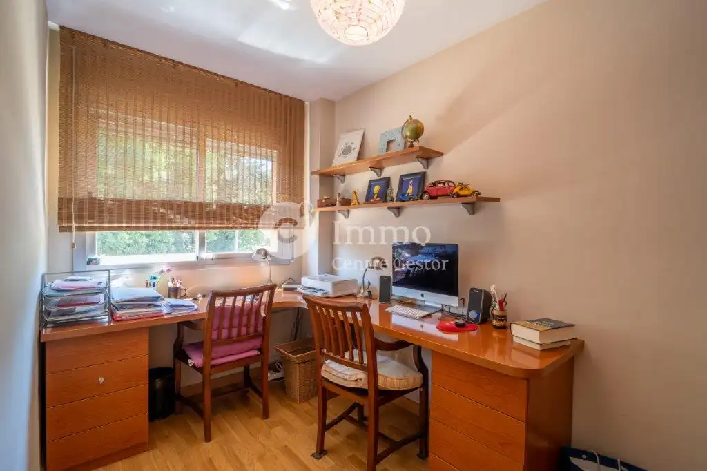 Schlafzimmer von Einfamilien-Reihenhaus zum Verkauf in Lleida mit Klimaanlage, Heizung und Privatgarten