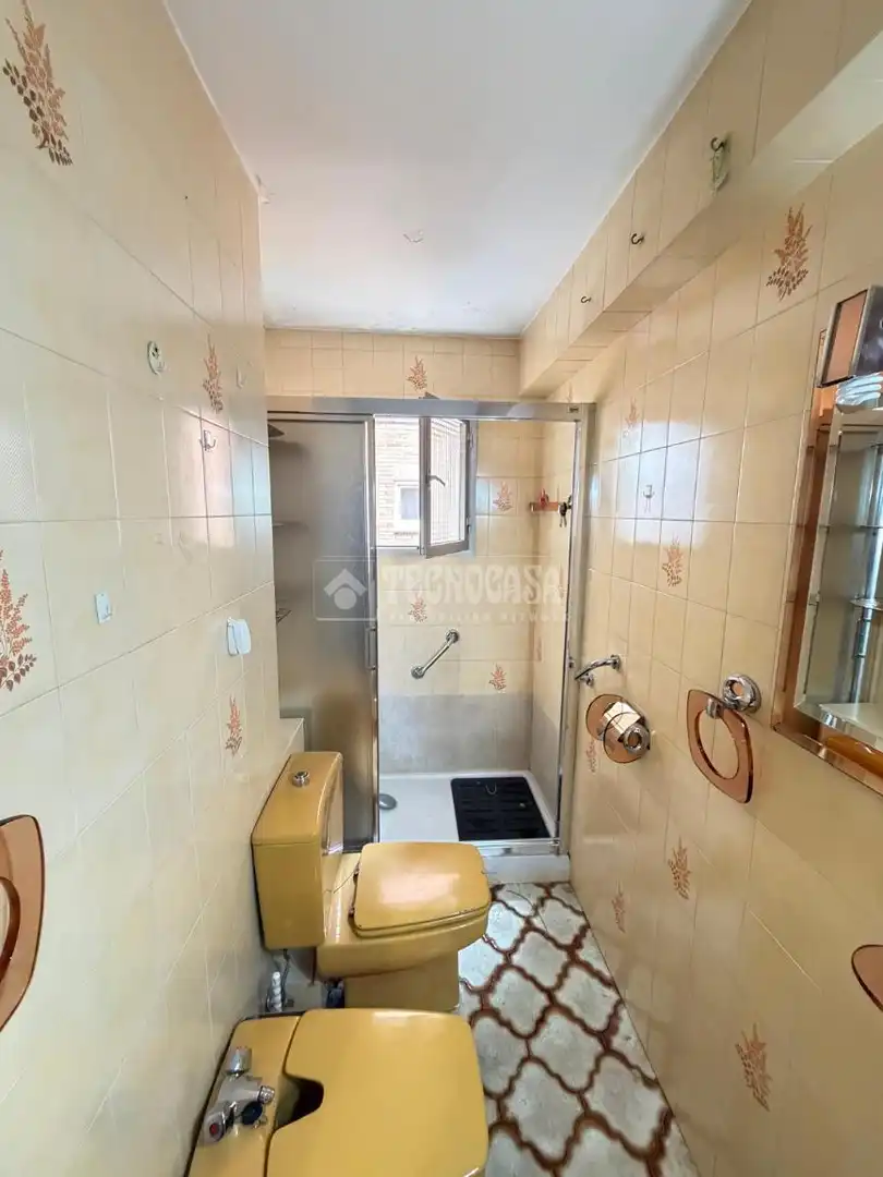 Bathroom of Flat for sale in Madrid  with Heating, Terrace and Balcony