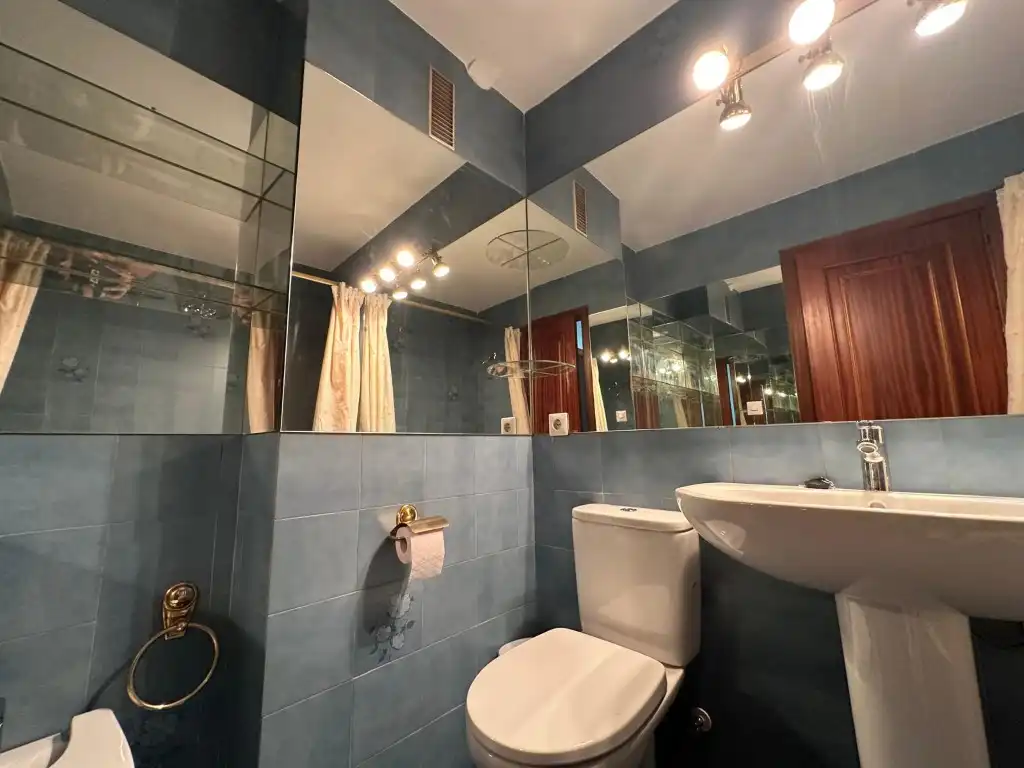 Bathroom of Flat for rent in Córdoba
