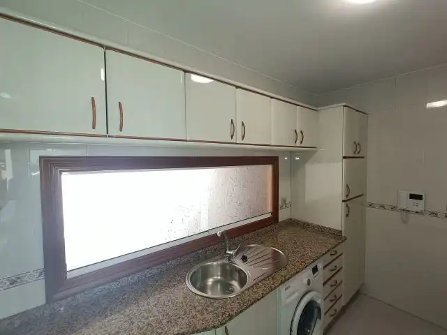 Kitchen of Flat for sale in Vigo   with Heating, Parquet flooring and Oven