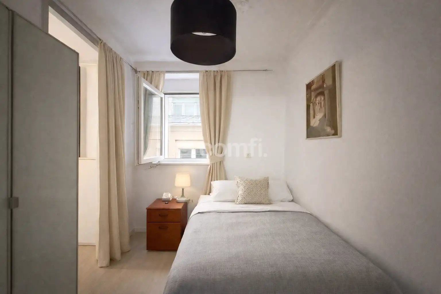 Habitación de Edificio en venta en Barcelona