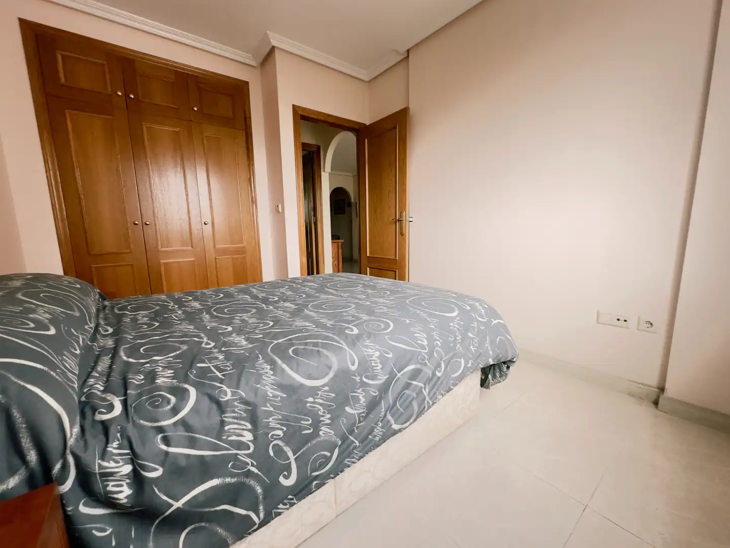 Habitación de Apartamento en venta en Elche / Elx con Aire acondicionado, Terraza y Amueblado