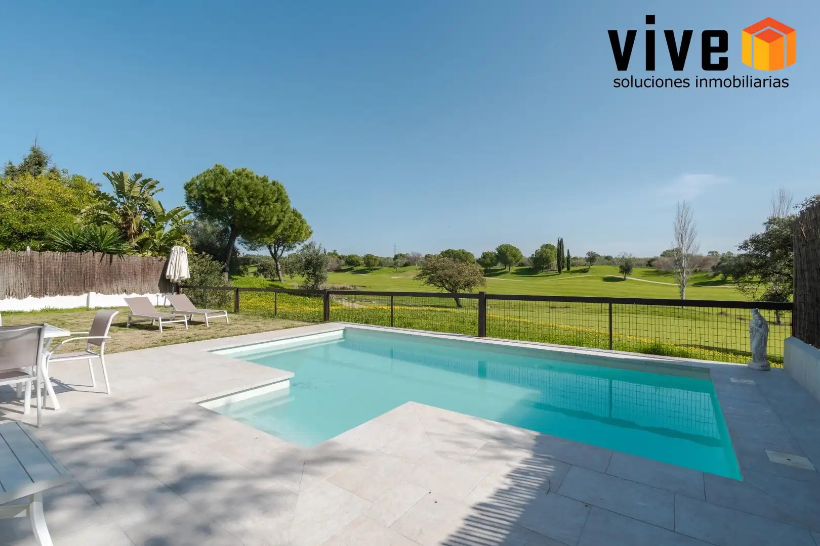 Piscina de Casa o chalet en venta en Guillena con Aire acondicionado, Calefacción y Terraza