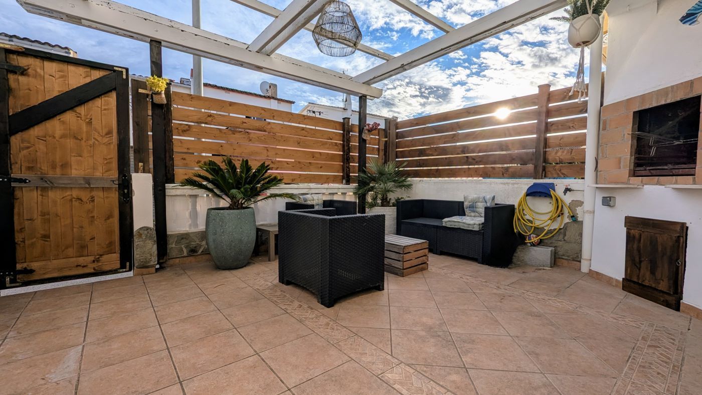 Terrace of House or chalet for sale in Empuriabrava  with Air Conditioner, Heating and Private garden