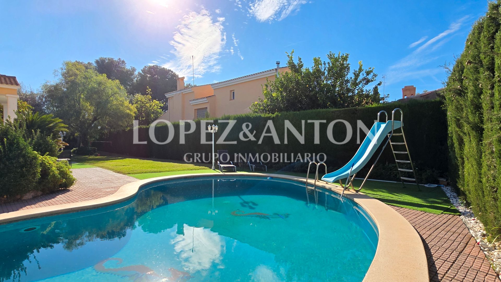 Piscina de Casa o chalet en venta en L'Eliana con Aire acondicionado, Calefacción y Jardín privado