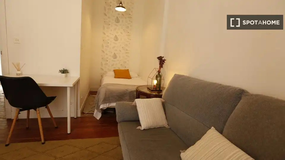 Bedroom of Flat for share in Bilbao   with Air Conditioner, Heating and Terrace