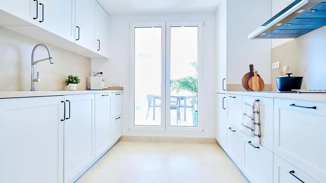 Cuina de Àtic en venda en Marbella amb Jardí privat, Terrassa i Traster