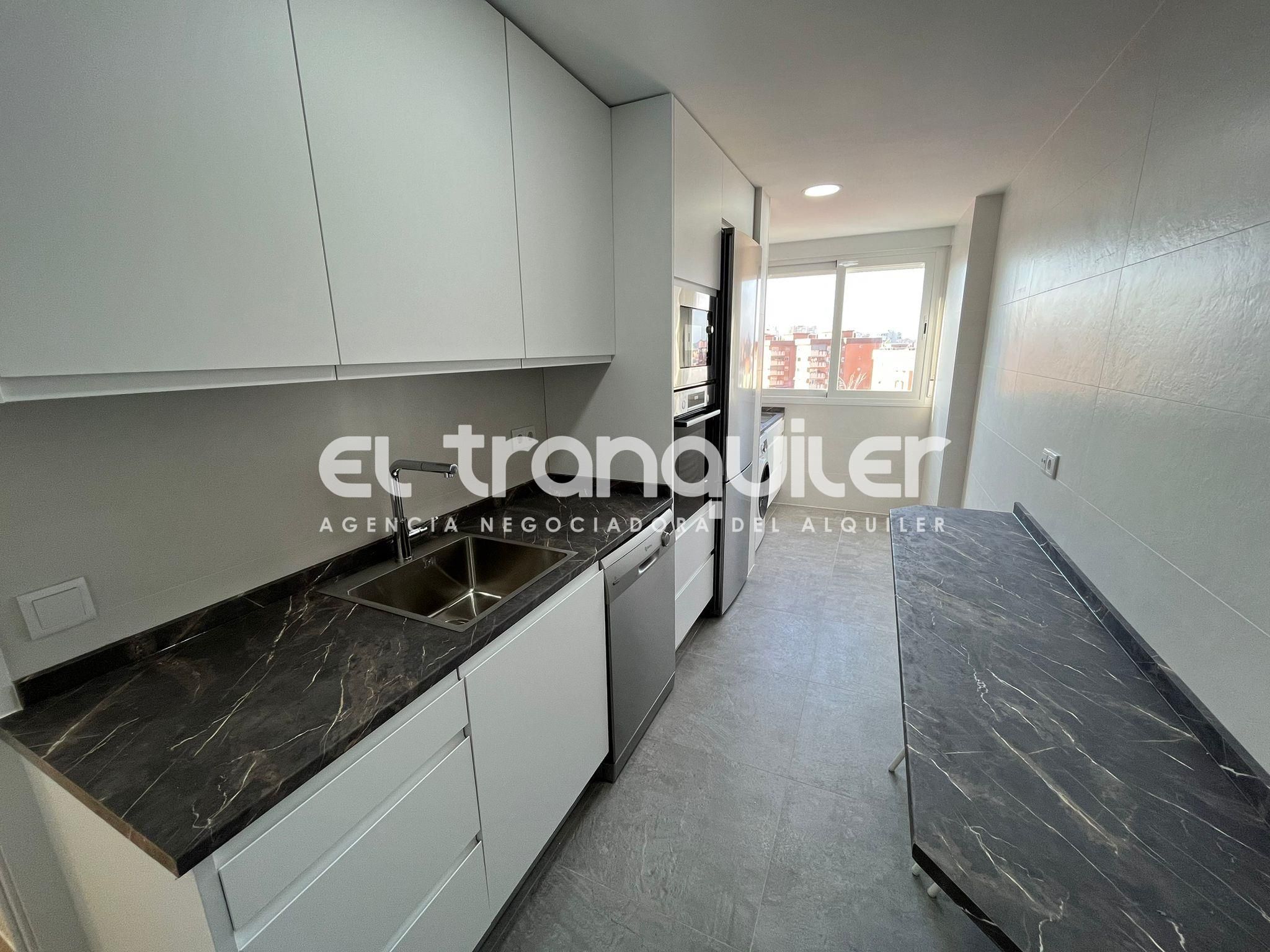 Cuina de Pis de lloguer en  Madrid Capital amb Terrassa, Moblat i Rentadora