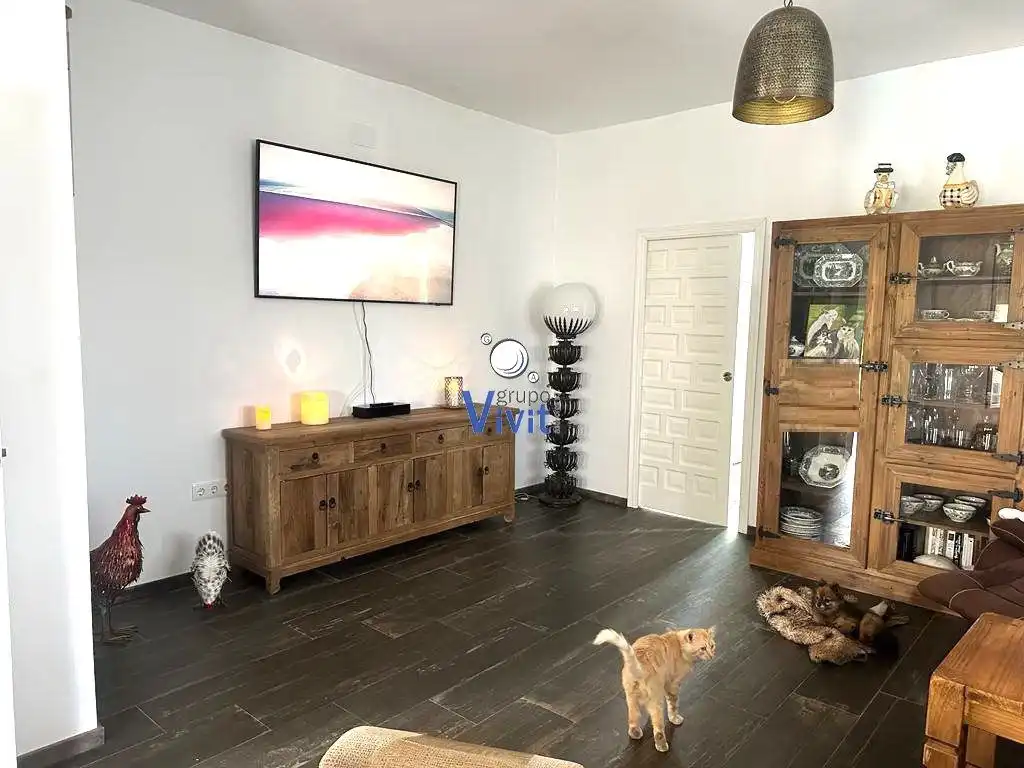 Sala de estar de Casa o chalet en venta en Alcalá de Guadaira con Aire acondicionado, Jardín privado y Piscina