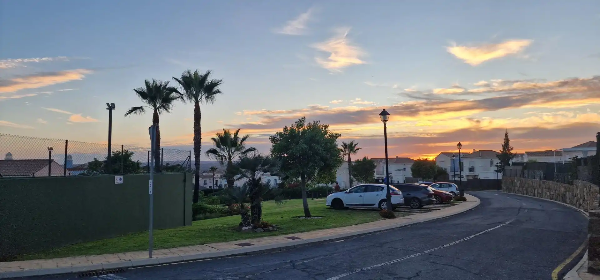 Vista exterior de Casa adosada en venda en Ayamonte amb Jardí privat, Moblat i Balcó