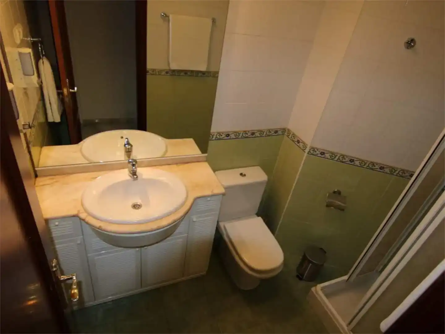 Badezimmer von Dachboden zum Verkauf in Torremolinos mit Klimaanlage, Schwimmbad und Balkon