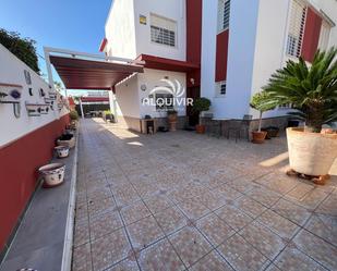 Vista exterior de Casa adosada en venda en Bollullos de la Mitación amb Aire condicionat, Terrassa i Traster