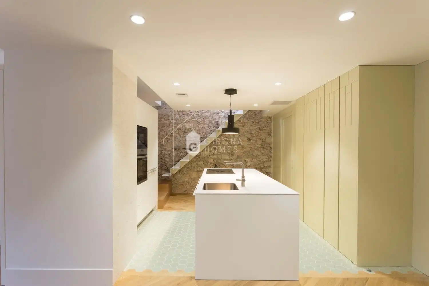 Kitchen of Attic for rent in Girona  with Air Conditioner, Heating and Pets allowed